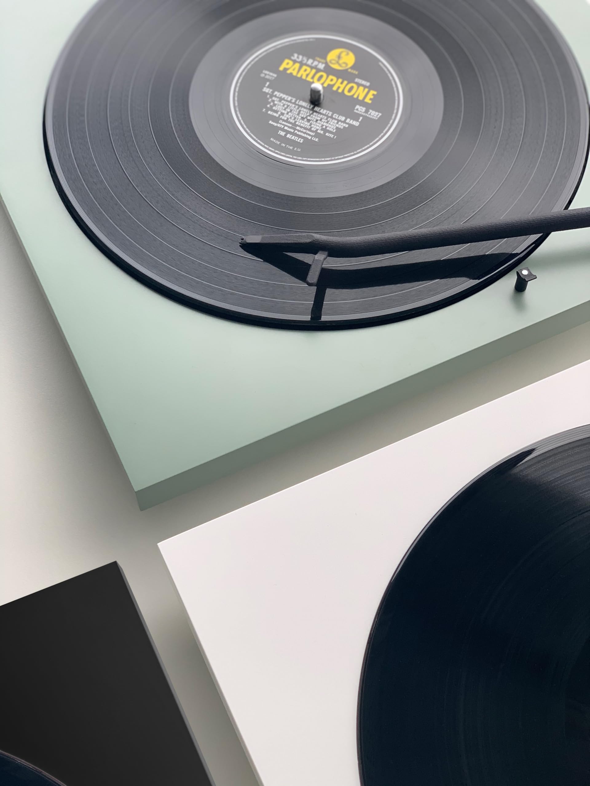 Tone Turntable – Minimalistischer Plattenspieler mit Bluetooth, eingebautem Phono-Vorverstärker, hochwertigem Tonarm, Riemenantrieb, Tone Factory - Made in Europe (Grün)