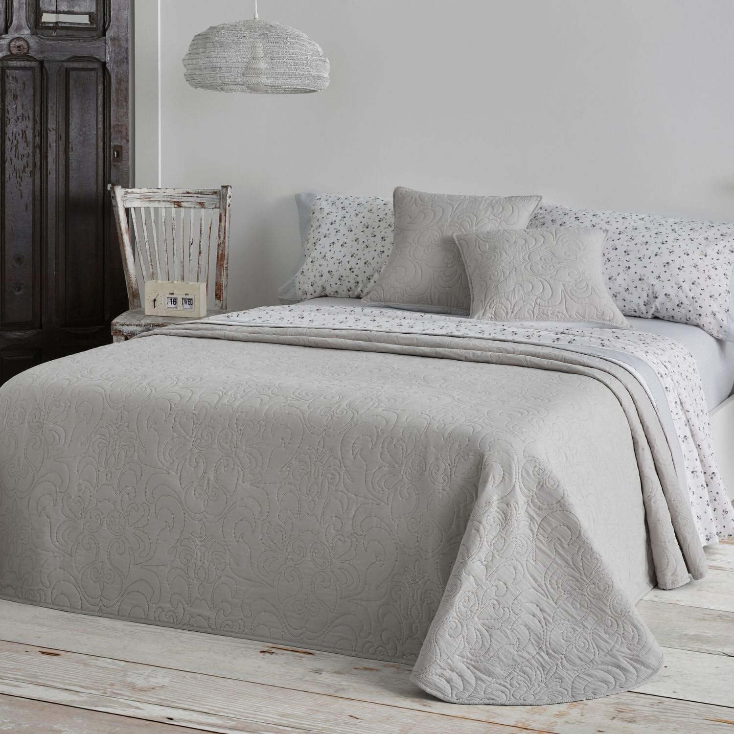 Colchas de verano Burrito Blanco 135 reversible gris diseño 152 con cojines