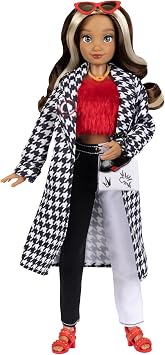 Disney ILY 4Ever Dolls Cruella 11.5 "Tall with 13 Points of Articulation، Two Complete Mix-and-Match Outfits and Glittery Mickey Ring for You!