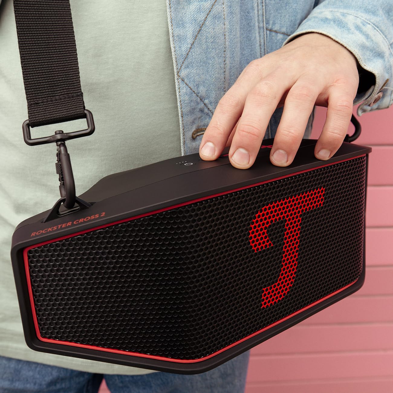 Teufel ROCKSTER Cross 2 Tragbarer Bluetooth Lautsprecher | ür drinnen und draußen, mit Langer Akkulaufzeit bis 38 Std, IPX5 Strahlwassergeschützt, Stereo Speaker - Black & Red