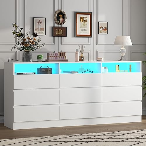 Cómoda de 9 cajones con toma de corriente, cómoda moderna blanca con luces LED, cómodas de madera con soporte para TV, organizador de cómodas dobles