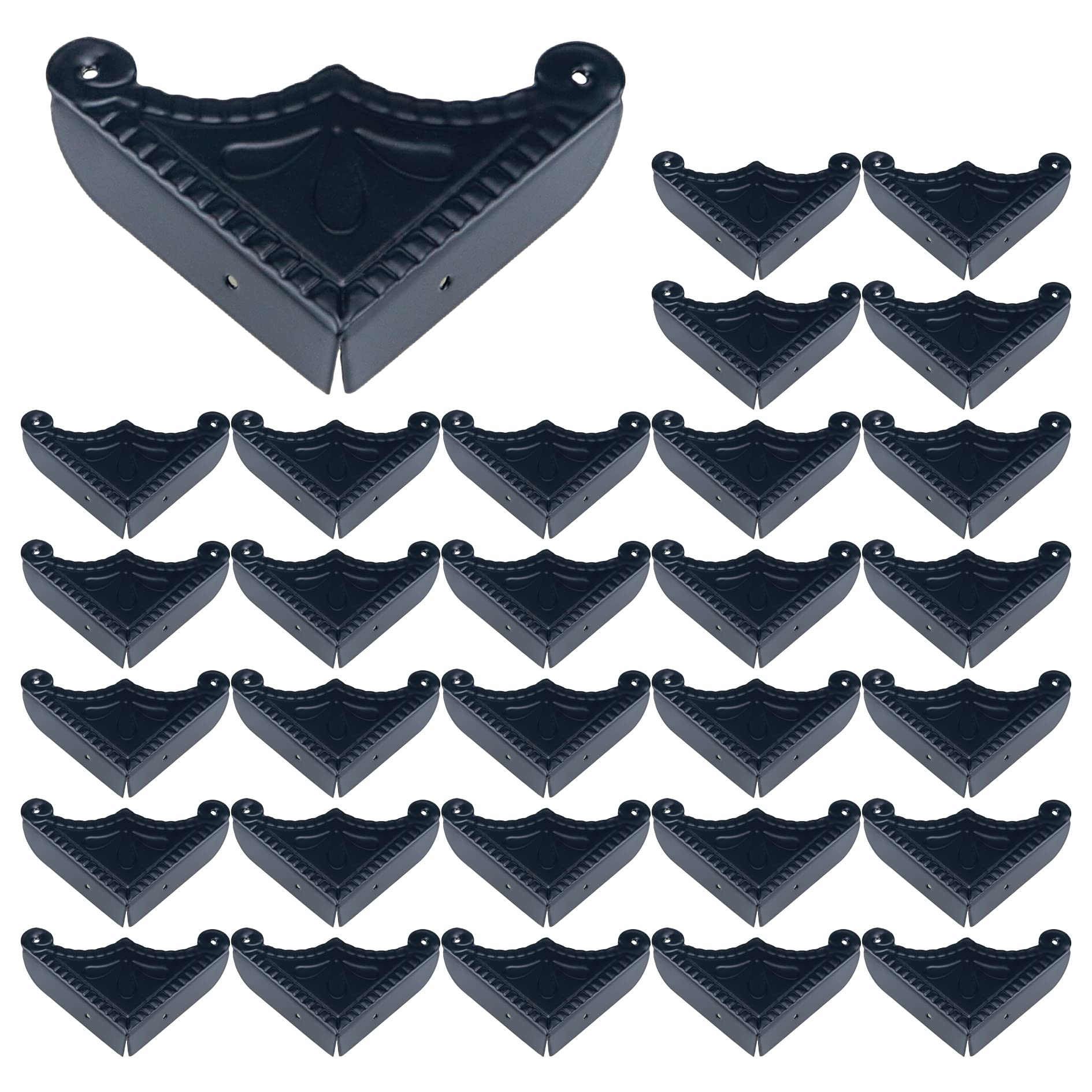 Protections d'angle en fer noir pour relooker une table basse ou un vieux coffre de rangement