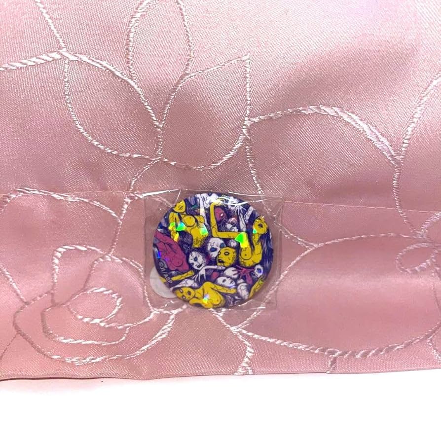 富江 / 伊藤潤二 ホログラ厶 缶バッジ 希少 伊藤潤二 富江 中国限定 上海ポップアップ ホログラム 缶バッジ