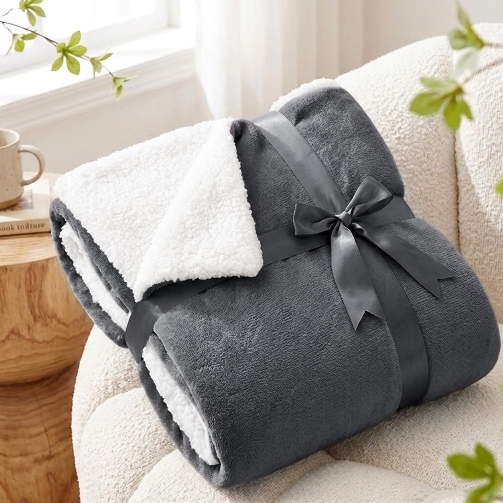 Aisbo Plaid Canape Polaire en Sherpa - Couverture 150x200 Jete de Canape Hiver, Plaid Canapé 150 x 200 Gris Foncé Mouton 2 Personnes Doux et Chaude