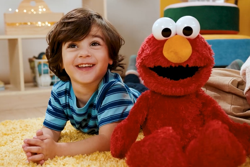 ELMO プロフェッショナル インドア Amazon.com: Sesame Street Tickle Me Elmo Giggle Max 18-Inch