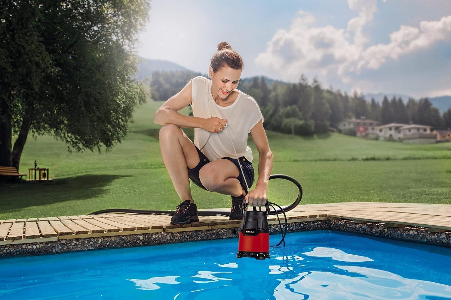 Einhell Tauchpumpe GC-SP 2275 (220 W, 7.500 Liter pro Stunde, max. Förderhöhe 6 m, flachabsaugend bis 5 mm, Klarwasserpumpe, bis zu 5 mm Partikelgröße)