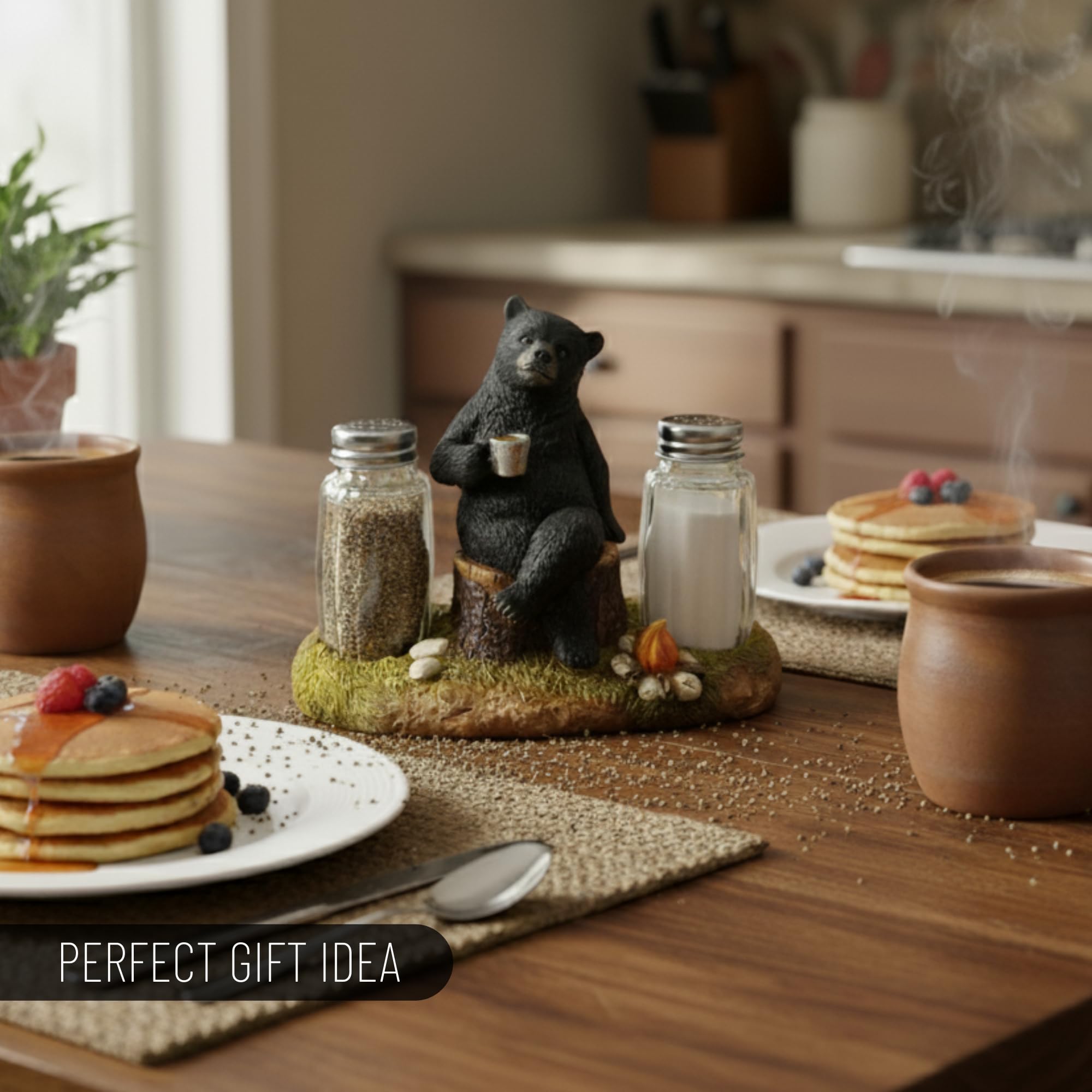 Pine Ridge Juego de salero y pimentero de oso de café, dos cocteleras de cristal, soporte para fogatas, organizador para especias y condimentos, para cocina, cabina, comedor o decoración de mesa