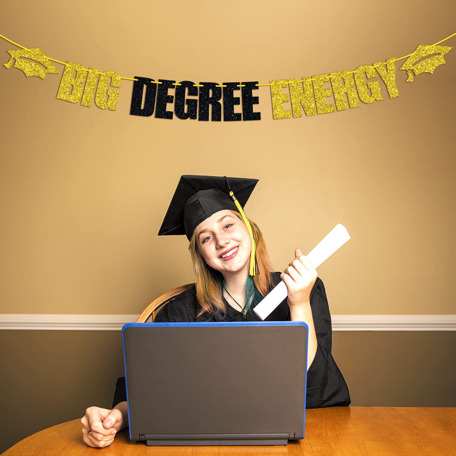 Big Degree Energy Banner – Abschluss-Partydekoration 2024, Bachelor/Master/PhD, Gold & Rot