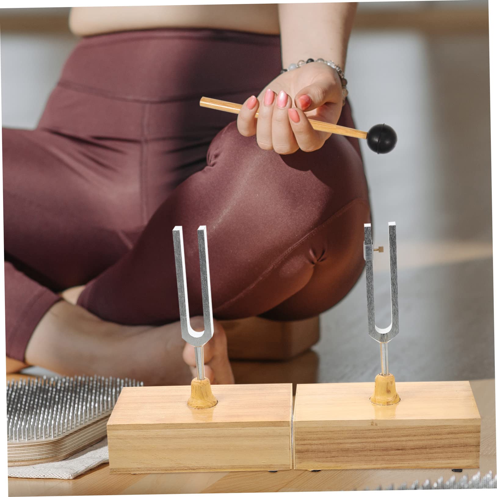 Stimmgabel 440hz für Physikalische Experimente Klare Klangfarbe mit Hammer und Holzsockel Metallmaterial Pädagogisches Experimentierwerkzeug