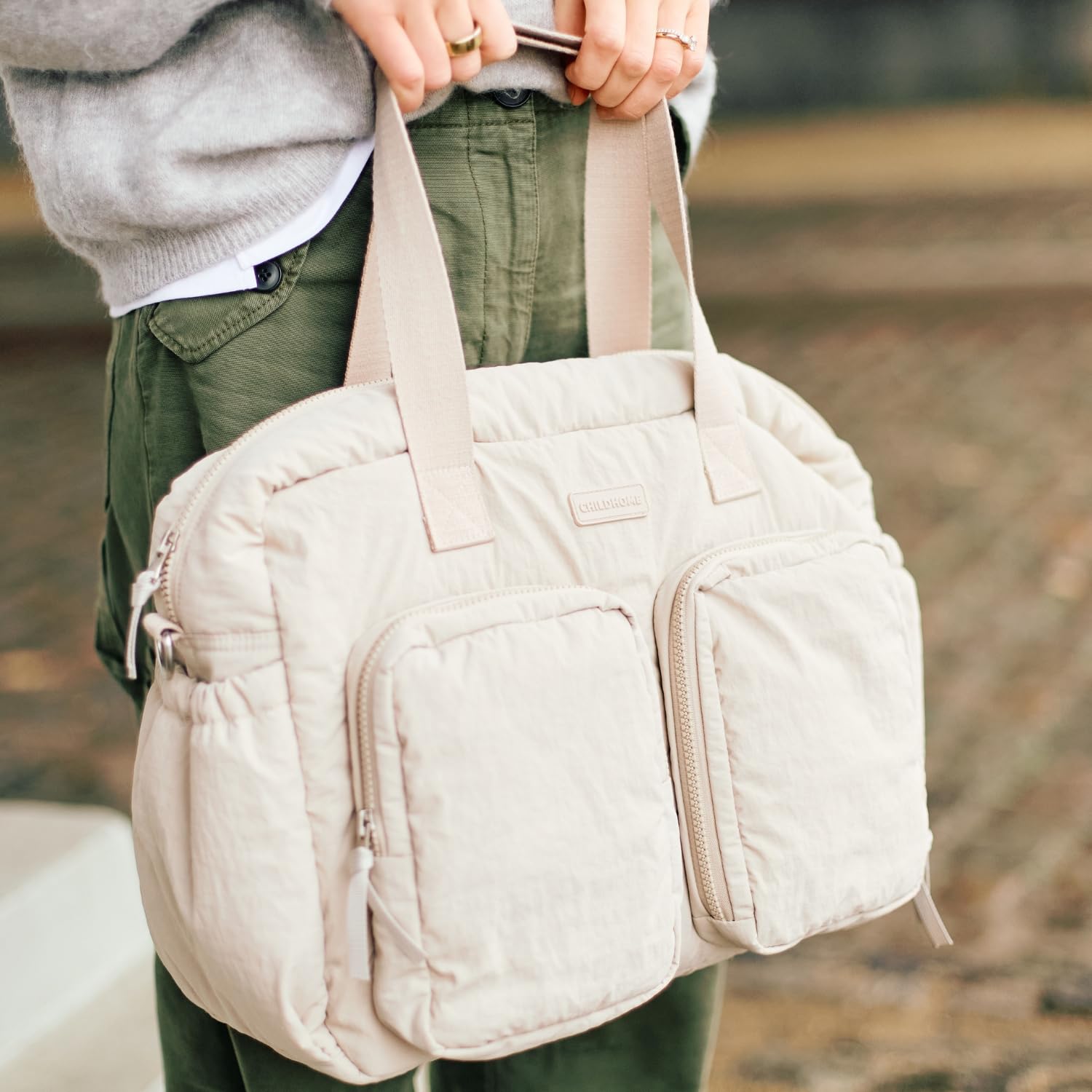CHILDHOME, Sac à Langer Bébé Mellow – Sac Nursery Matelassé Tout-en-Un, Compartiments Multiples, Pochette Isotherme, Pochette Lingettes, Accessoires Inclus, Beige