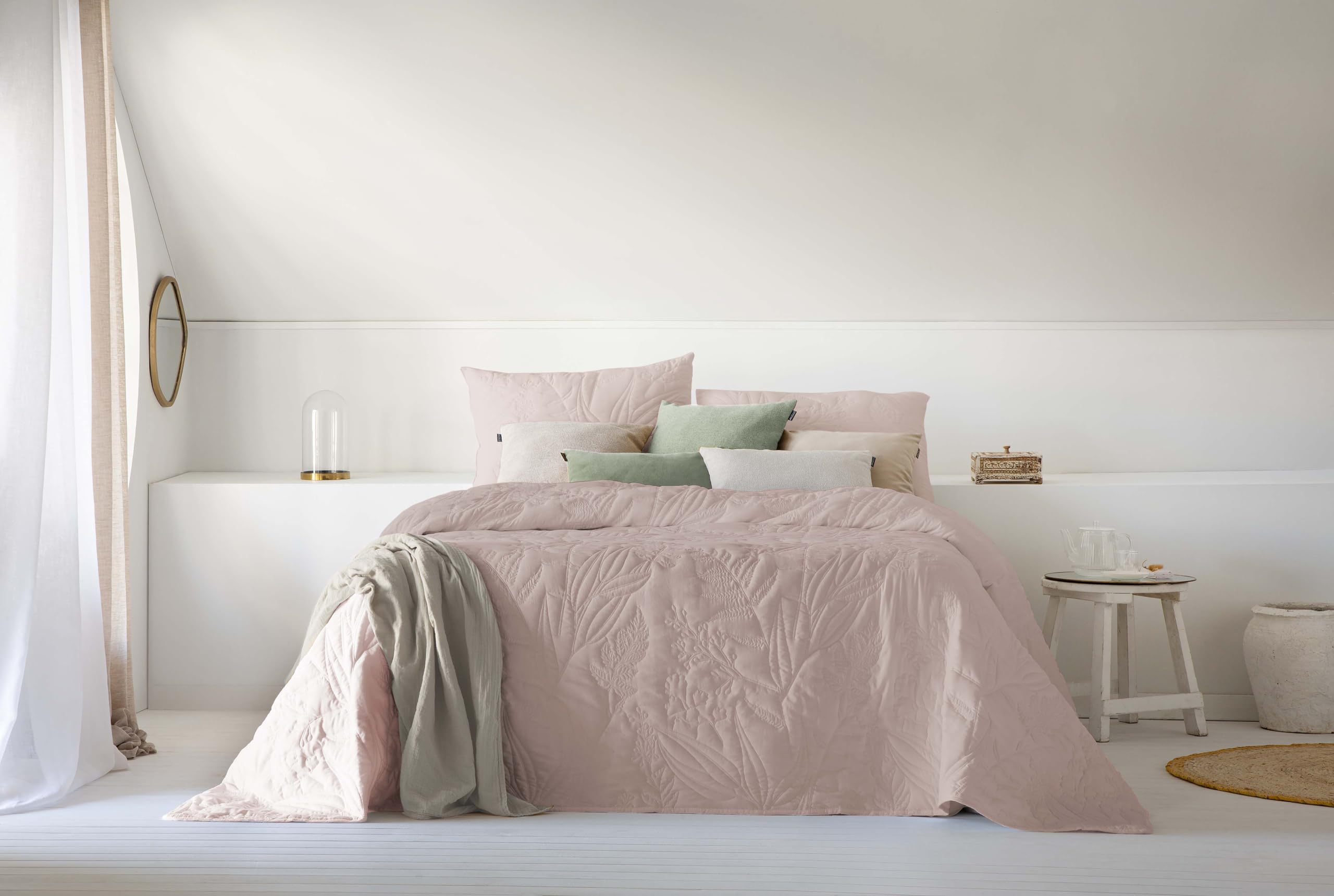 Colcha Cama 180 - Diseño Floral Elegante - Color Rose - Medida 270x270 cm - Incluye 2 Fundas de Cojín 50x70 cm - 100% Poliéster (Mireya Rose)