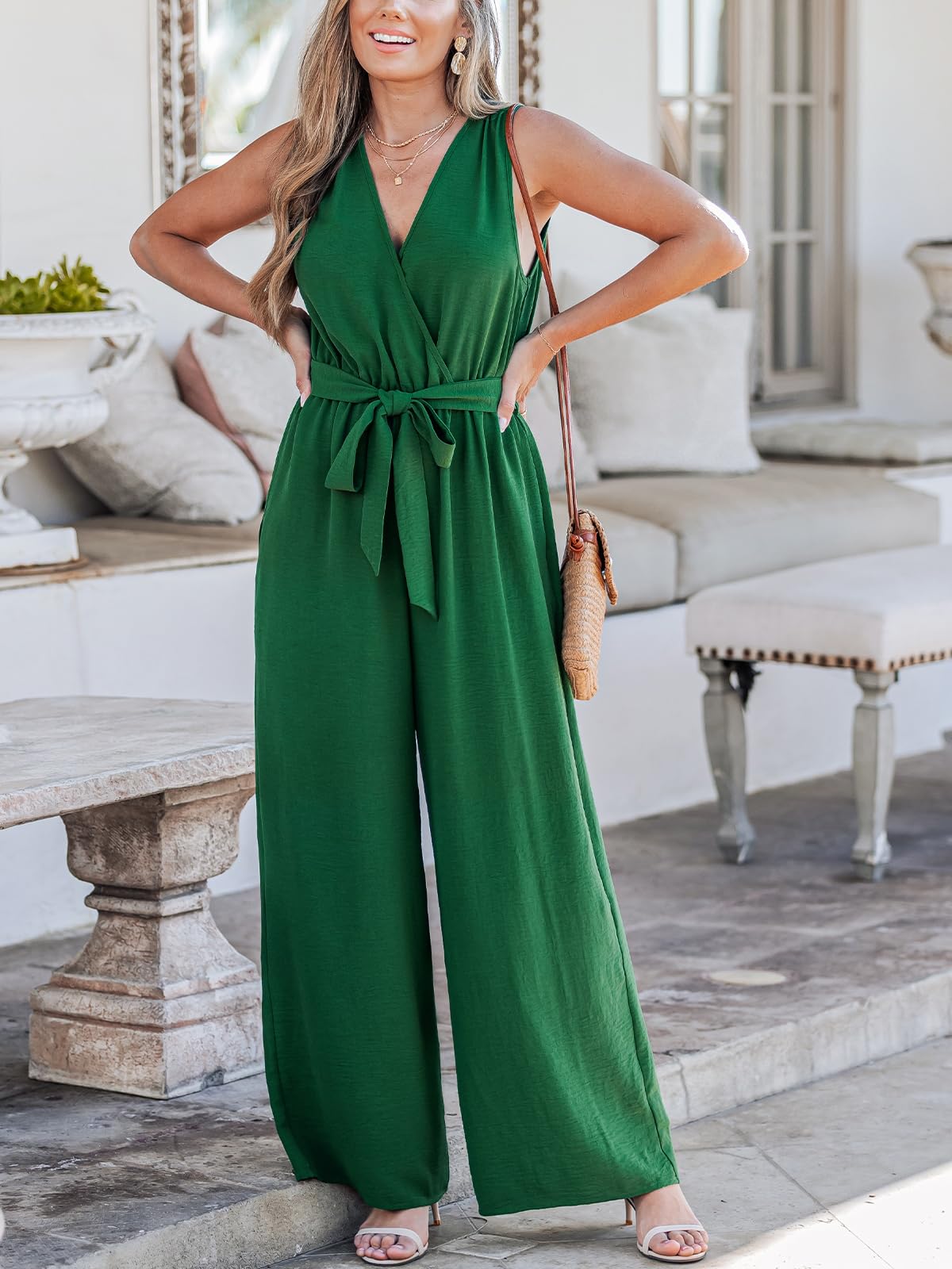 CUPSHE Damen Jumpsuit Sommer Wickel V-Ausschnitt Ärmellos Overall Gürtel Weites Bein Strand Playsuit mit Taschen