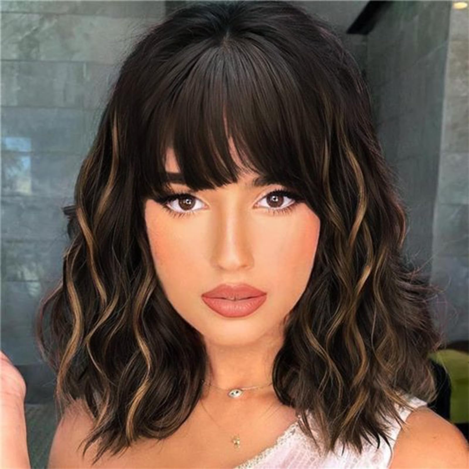 WERDBlack Mixed Brown Wig with Bangs Short Black Bob Wavy Wigs for Women Synthetic Natural Looking Black Curly Wavy Hair for Daily Party Use