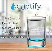 Vista 2 de Gafas personalizadas Vestige Monogram de 2.5 onzas, fondo verde azulado, vaso de chupito redondo grabado con texto personalizado, regalo