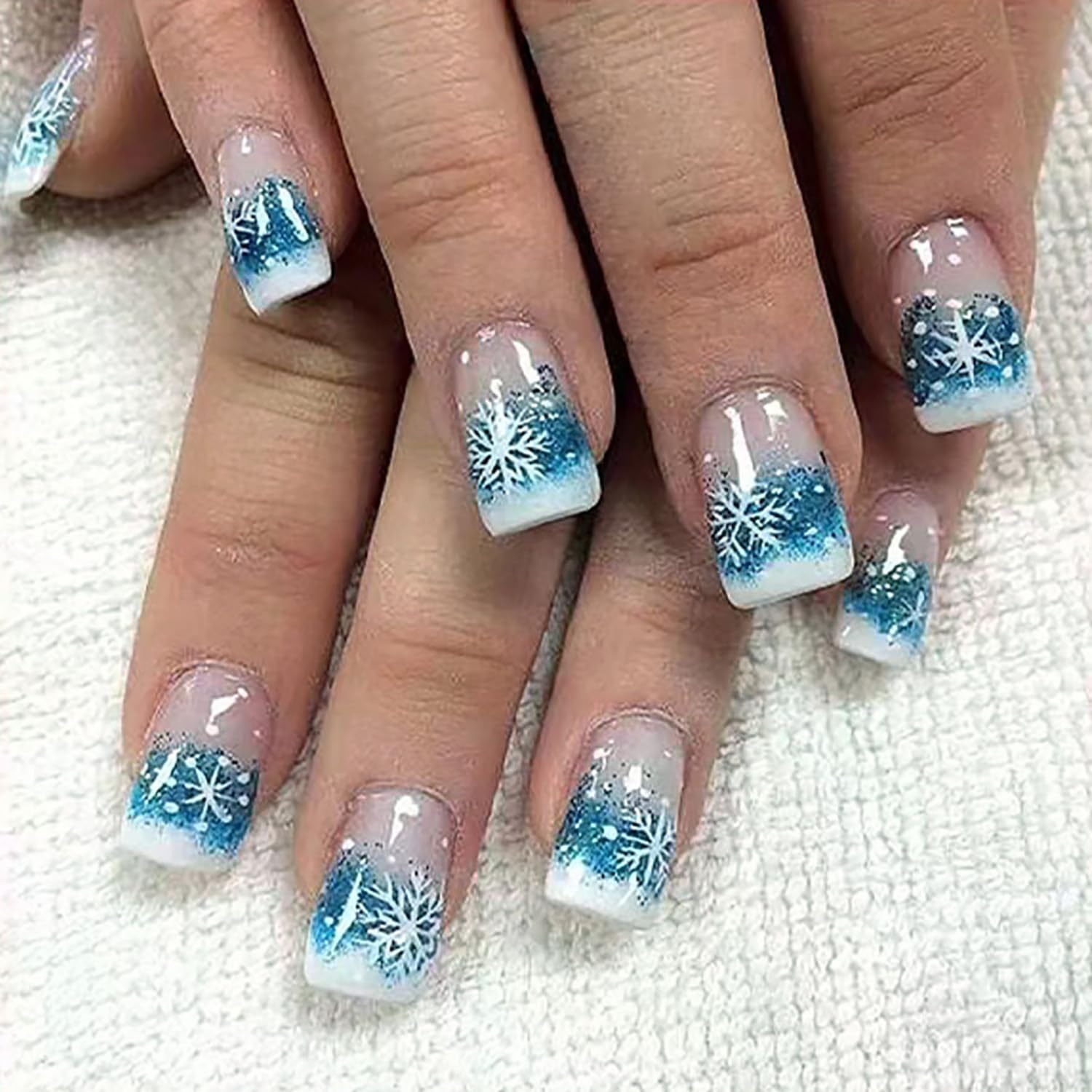24Pcs Christmas Press on Nails Short Square Snowflake Fake Nails Winter Xmas Press Ons French Tip Blue Glitter Full Cover Glue on Nails Holiday False Nails Stick on Nails for Women Acrylic Nails DIY