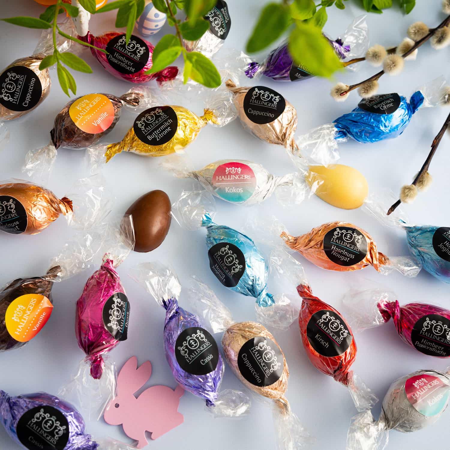 Hallingers Genuss Manufaktur Feinkost Oster-Geschenk-Set - XXL-Geschenkkorb "Easter Box orange" großes Osternest mit 90 Pralinen-Ostereiern mit & ohne Alkohol, Ostern Körbchen für Frauen Männer