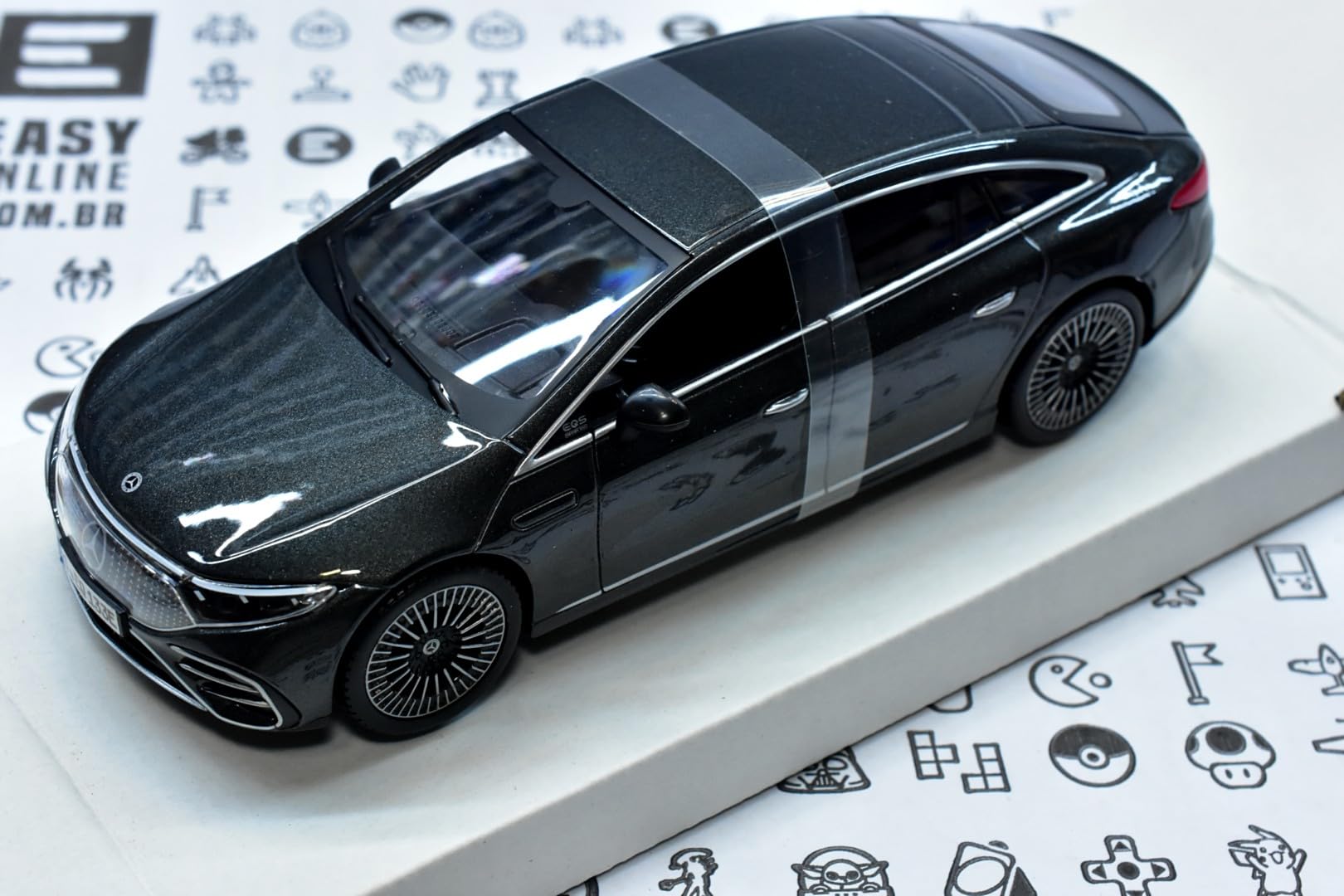 Maisto Mercedes EQS, Grau 1:24 Modello Ridotto di Auto, M32902GR