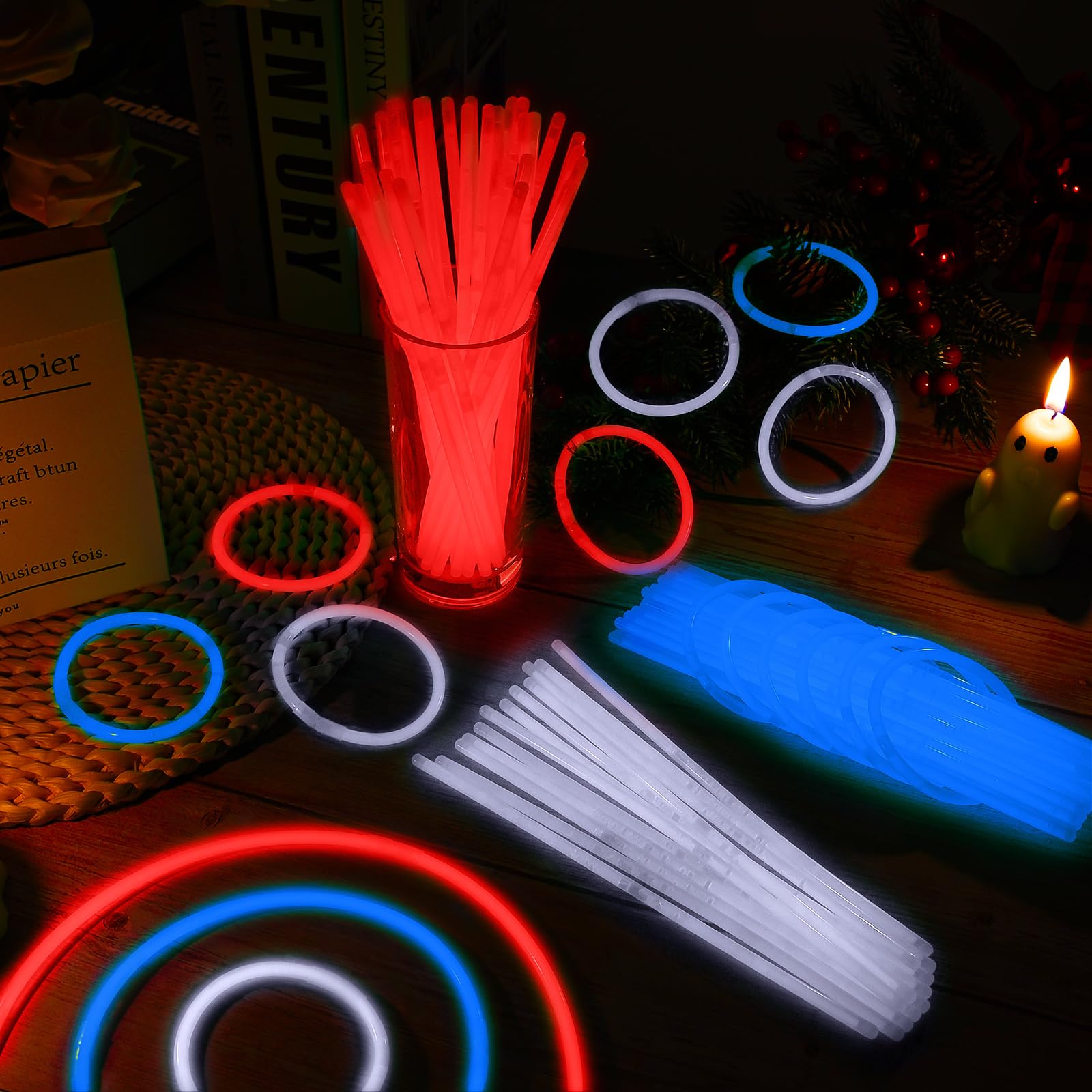 300 varillas brillantes del 4 de julio con conectores, pulseras y collares de neón rojo, blanco y azul, suministros de fiesta patrióticos iluminados a granel, decoraciones del Día de la