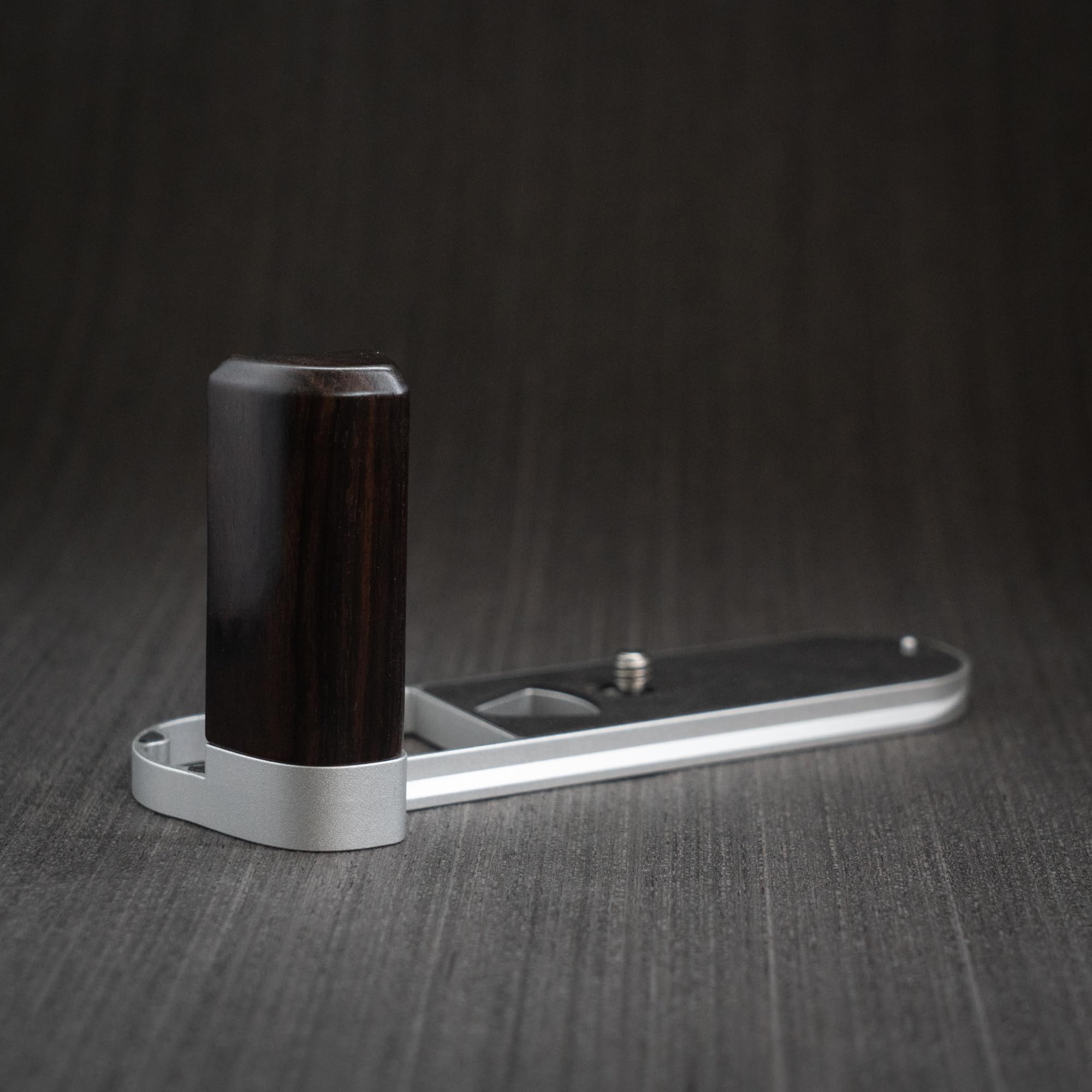 Iborrys 高級実木 カメラグリップ 、対応 Leica ライカ M11 M11-P M11-M カメラ 、 専用 L型クイックリリース プレート 職人手作り プレ Amazon | Iborrys 高級実木 カメラグリップ 、対応 Leica ライカ M11