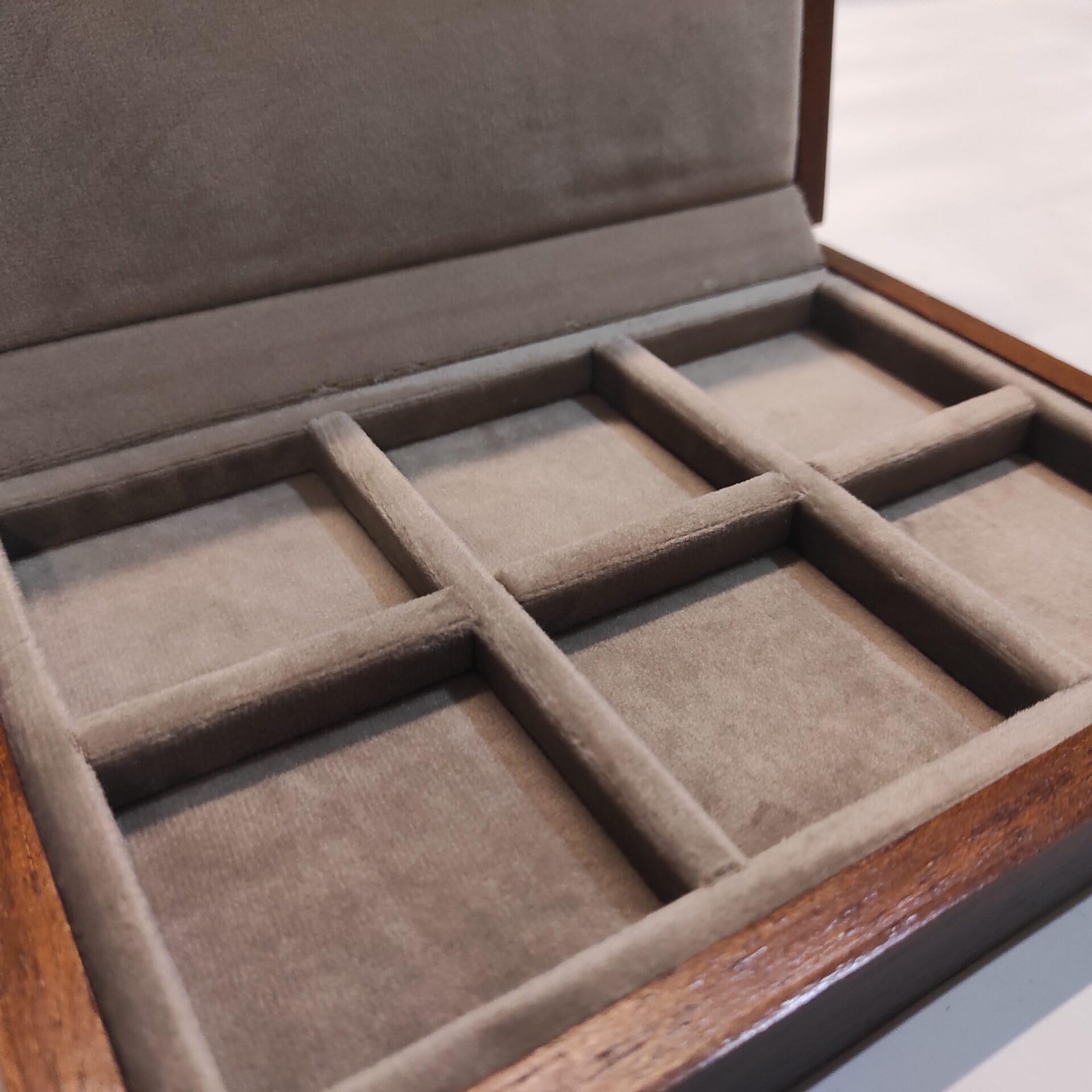Caja para monedas de colección 6 compartimentos 50x50 mm, madera y terciopelo, numismática artesanal hecha a mano, numerada con certificado de autenticidad