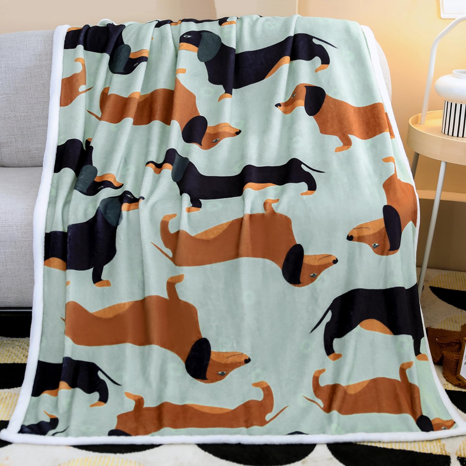 Famitile Dachshund Kids Sherpa Fleece Blanket Bedding Super Soft Plush Throw Comfort Warm Cartoon Puppy Cute Dog Blanket for Children Boys or Adult Couch Bed Chair Office Sofa (47" x 60")