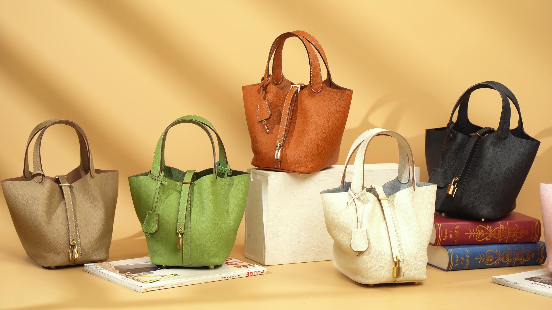 Bolso de cuero genuino estilo bucket para mujer miniatura 7