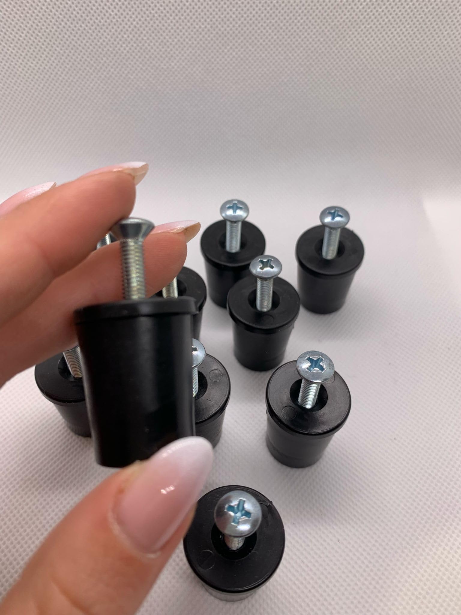 Tappi Paracolpi Per Tapparelle - Set Da 8 Pezzi Bianchi Con Viti Da 40mm, Protezione Completa Anti-Estrazione - Foto 10