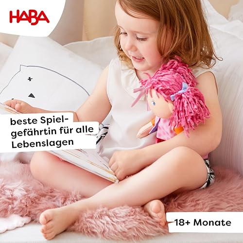 Miniatura 2 de HABA Lilli-Lou Muñeca Blanda de 12 Pulgadas con Cabello Rosa en Colas de Rabo, Ojos Azules y Cara Bordada, Muñeca para Bebé Lavable a Máquina para