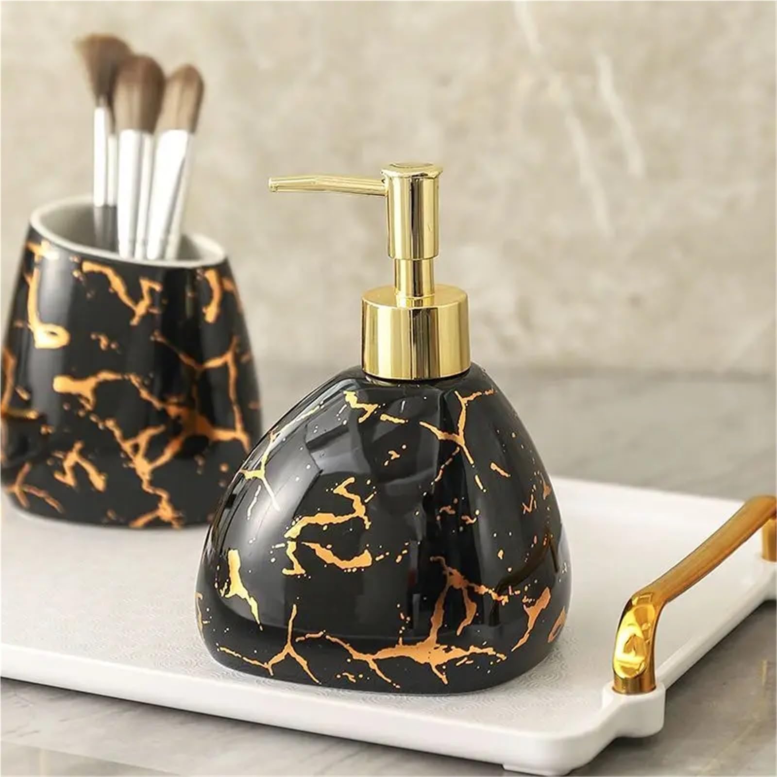 WNBFTTK Seifenspender Set Exquisites vergoldetes Badezimmerset aus schwarzer Keramik, Lotionflasche, Seifenspender, Haushaltszubehör for Mundwasser(Color13)