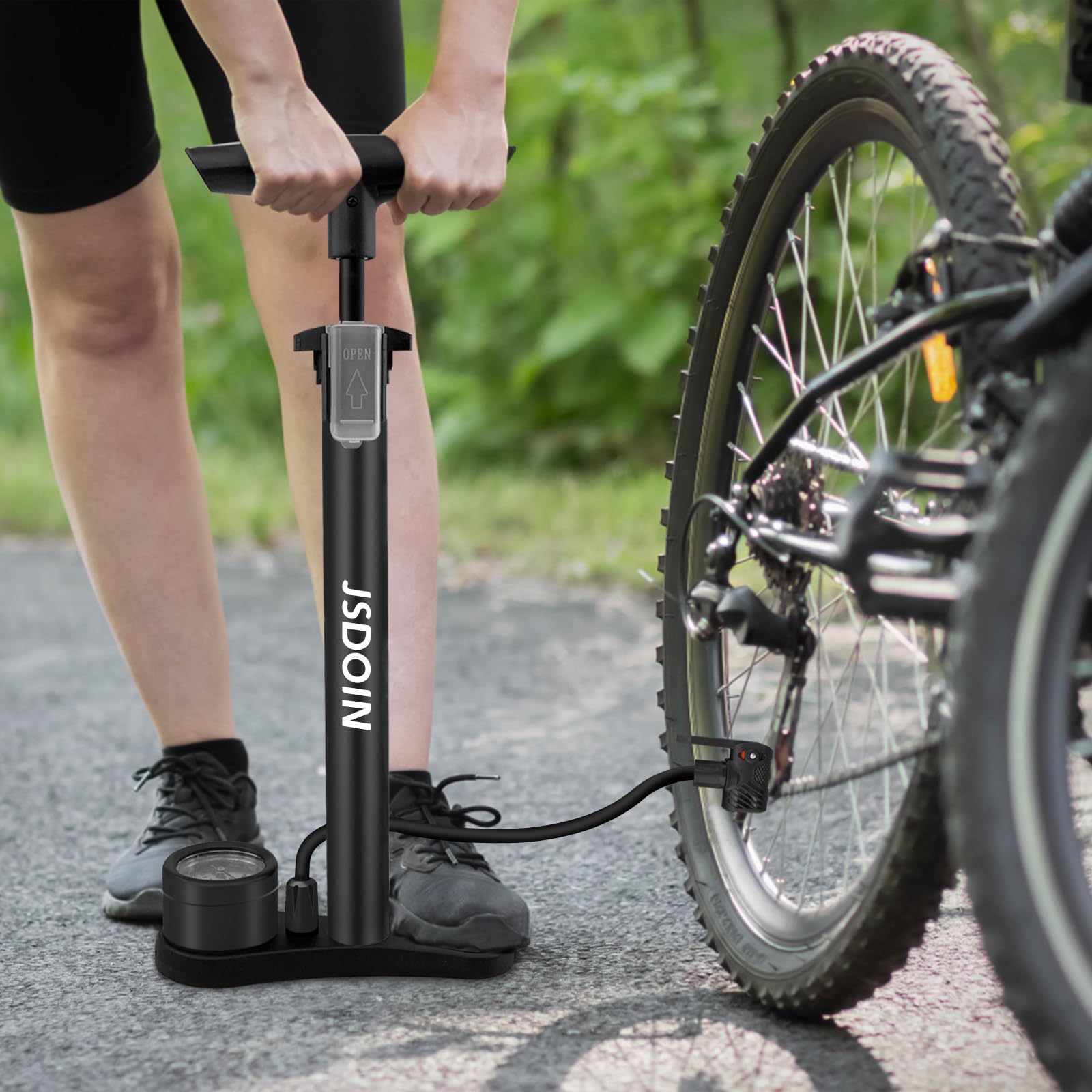 Pompe à Pied Schwinn En Acier – 120 PSI – 27 Pouces – Large Base – Adaptateurs Inclus