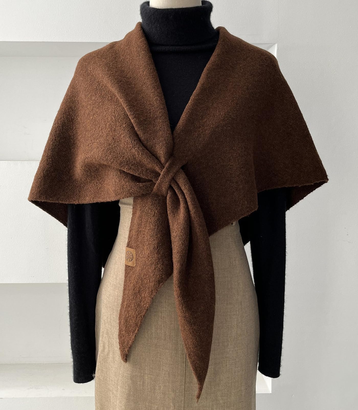 Poncho para Mujer - Triángulo Largo, Térmico y Elegante, Bufanda Wrap con Hebilla de Cuero