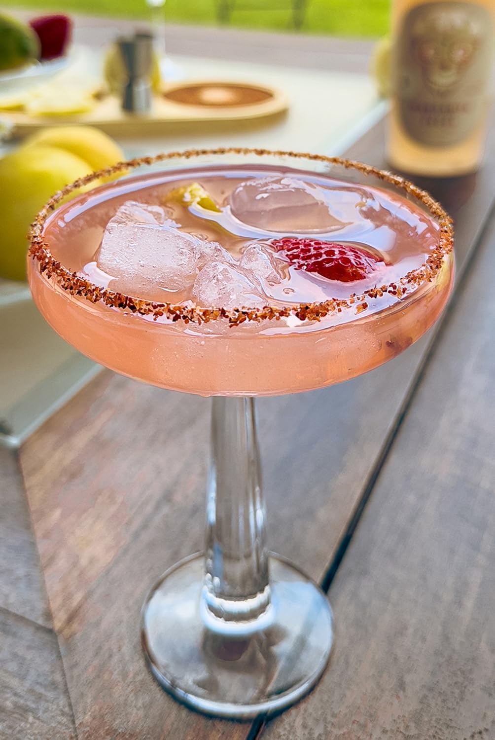 MiLove Margarita Fresa – Cóctel Premium, artesano y natural, elaborado con tequila Agave azul (México), fresas nacionales, limón mediterráneo, licor triple seco y jarabe simple – 75 cl.