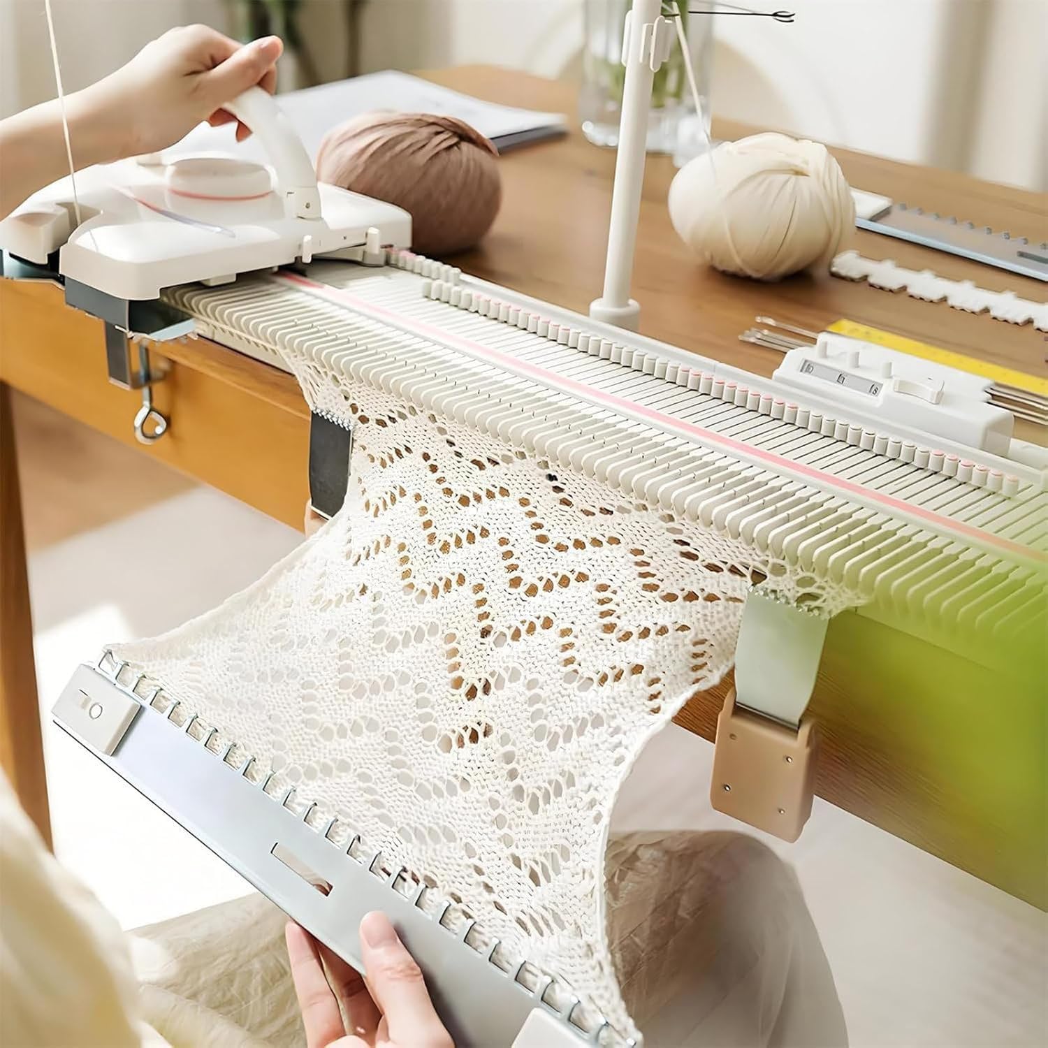 Zestaw automatycznej maszyny dziewiarskiej (150 oczek, średni splot, 6,5 mm) – Domowy komplet narzędzi do szycia i dziergania; plastikowa maszyna ręczna do swetrów dla dzieci i dorosłych