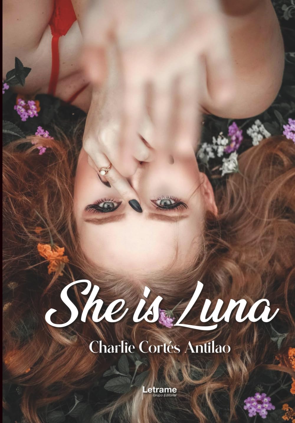 She is Luna: 1 (Ficción)