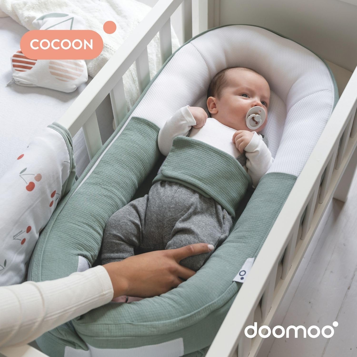 doomoo Cocoon Réducteur Nouveau-né, Ultra Confortable, Evolutif Dès la Naissance à 3 Mois, Tissu Doux & Respirant, Tetra Green