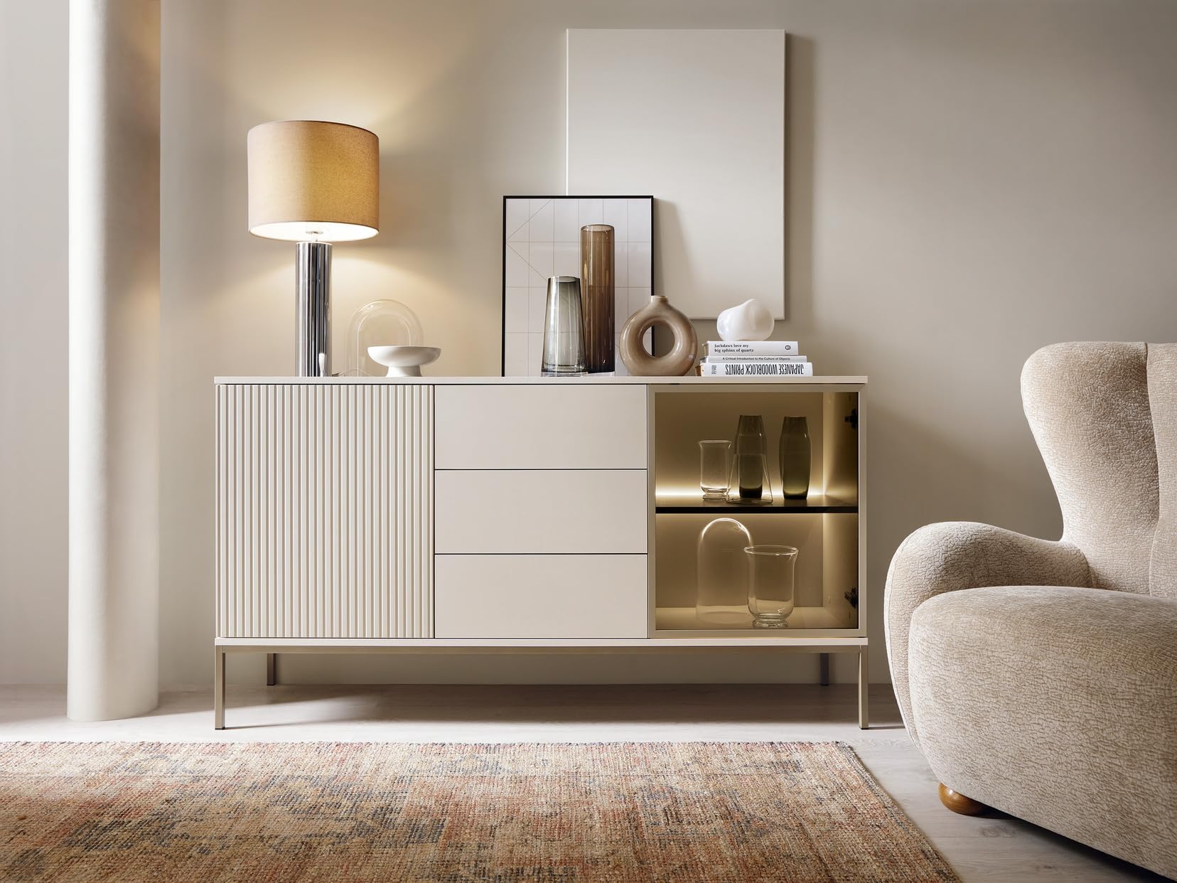 Daveno Kommode mit Lamellen, Beige, Wohnzimmer Kommode mit LED - Loft Stil, Sideboard 3-türig mit Schubladen - 154 cm breit