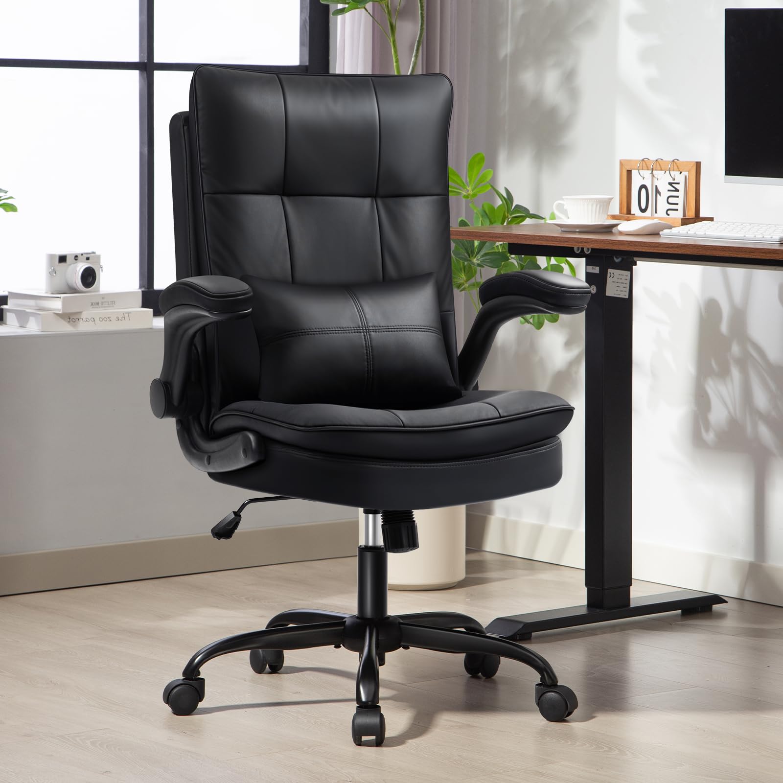 Bürostuhl Ergonomisch [TESTSIEGER] Schreibtischstuhl | Kratzfeste Leder | Hochklappbare Armlehne & Hohe Rückenlehne | Höhenverstellbar & Wippfunktion | Chefsessel 150 kg, Schwarz