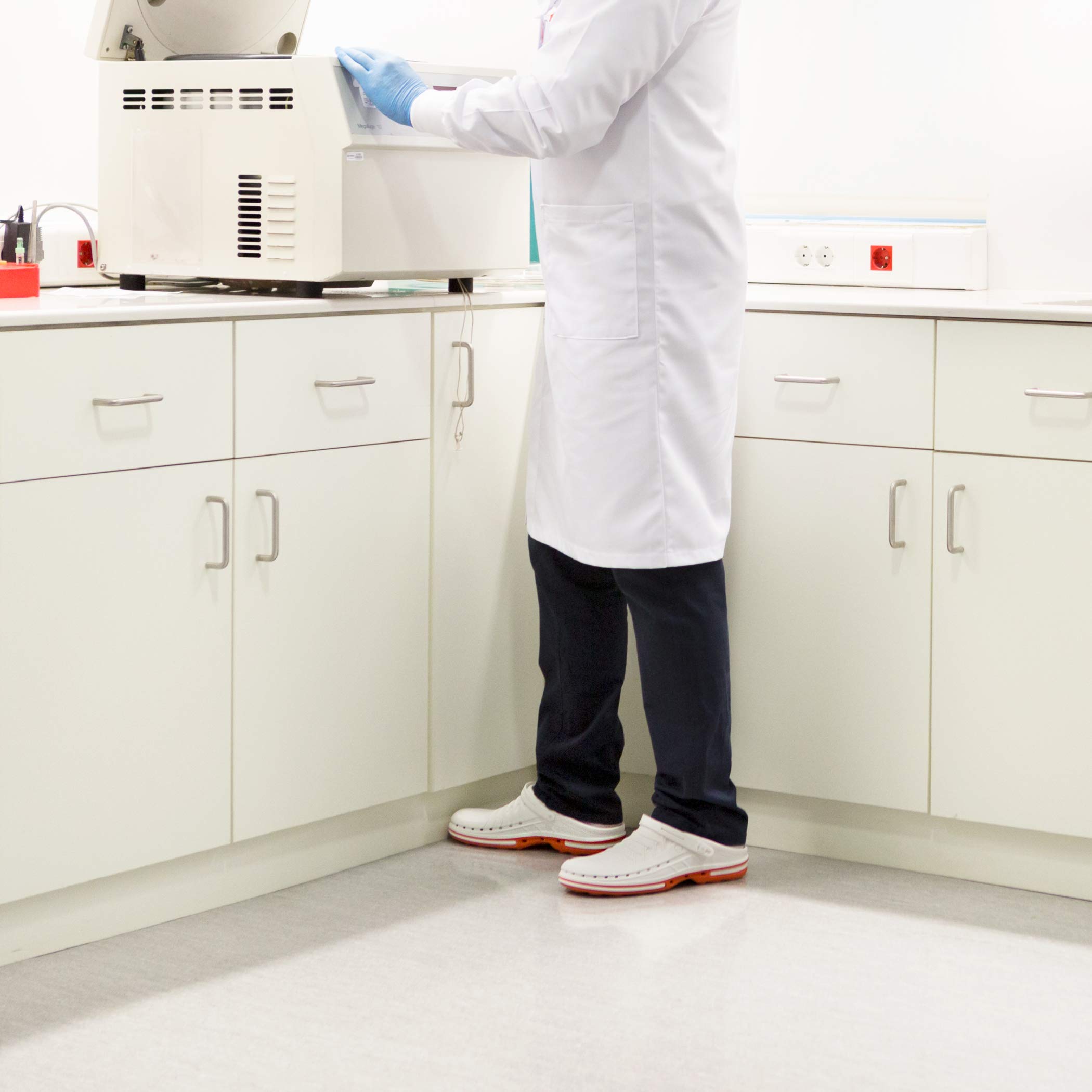 WOCK Clog con Tira y Plantilla Steri-Tech, Zuecos Esterilizables para Mujer y Hombre, Transpirables y Autoclavables hasta 134°C