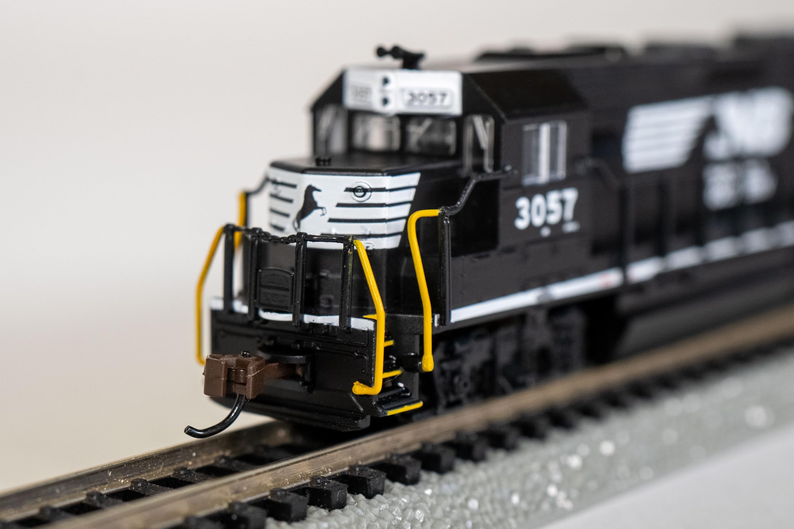 Amazon.com: GP40 Dcc Sound Value Equipped Diesel Locomotive