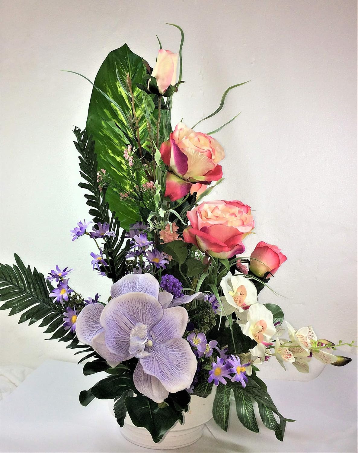 LBA Centro de Flores Artificiales para Cementerio. También para Iglesias. Especial Día de Todos los Santos. Medidas: 65x50x35 cms. Aprox.