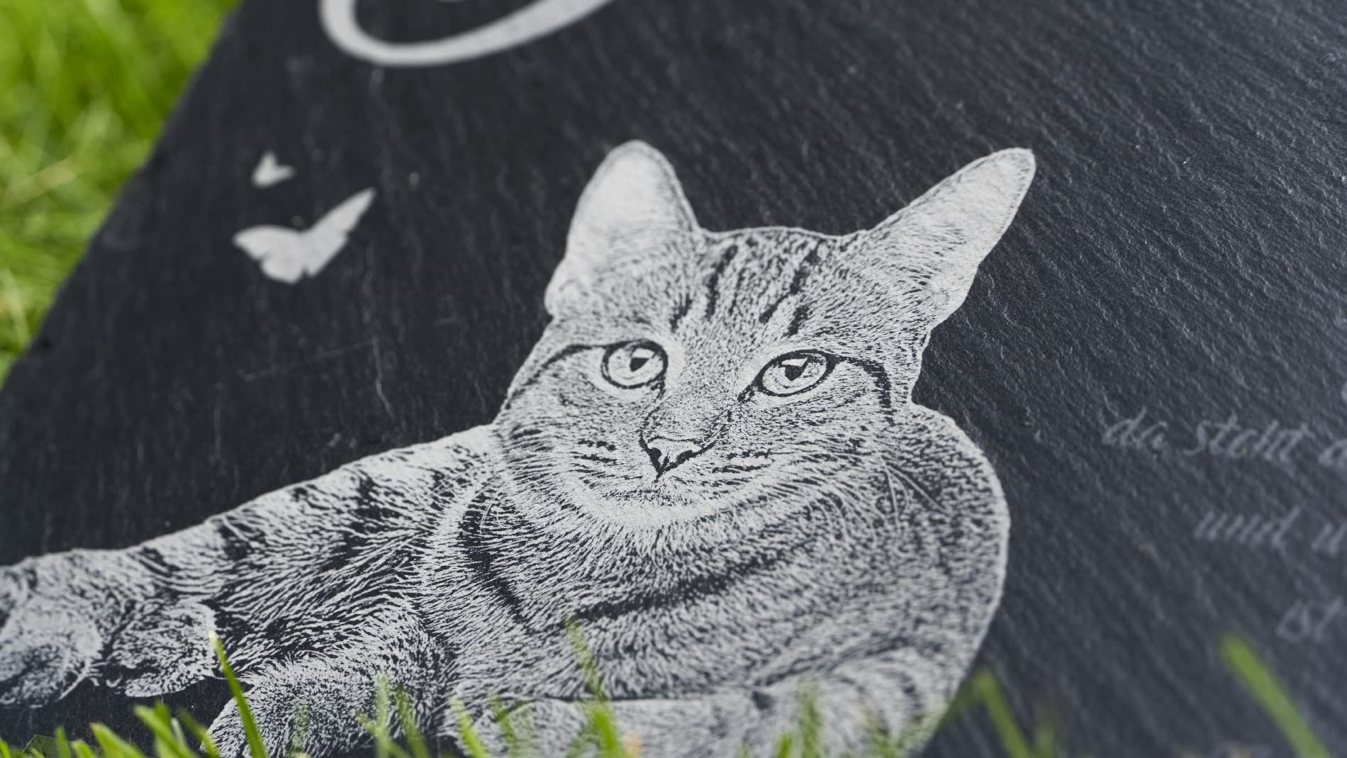 CHRISCK design Grabstein Hund und Katze aus Schiefer mit Gravur & Foto - 22x14 cm o. 30x20 cm - Wetterfester Grabschmuck - Katzen & Hunde Gedenkstein mit Bild & Motiven - Grabplatte Tiergrabstein