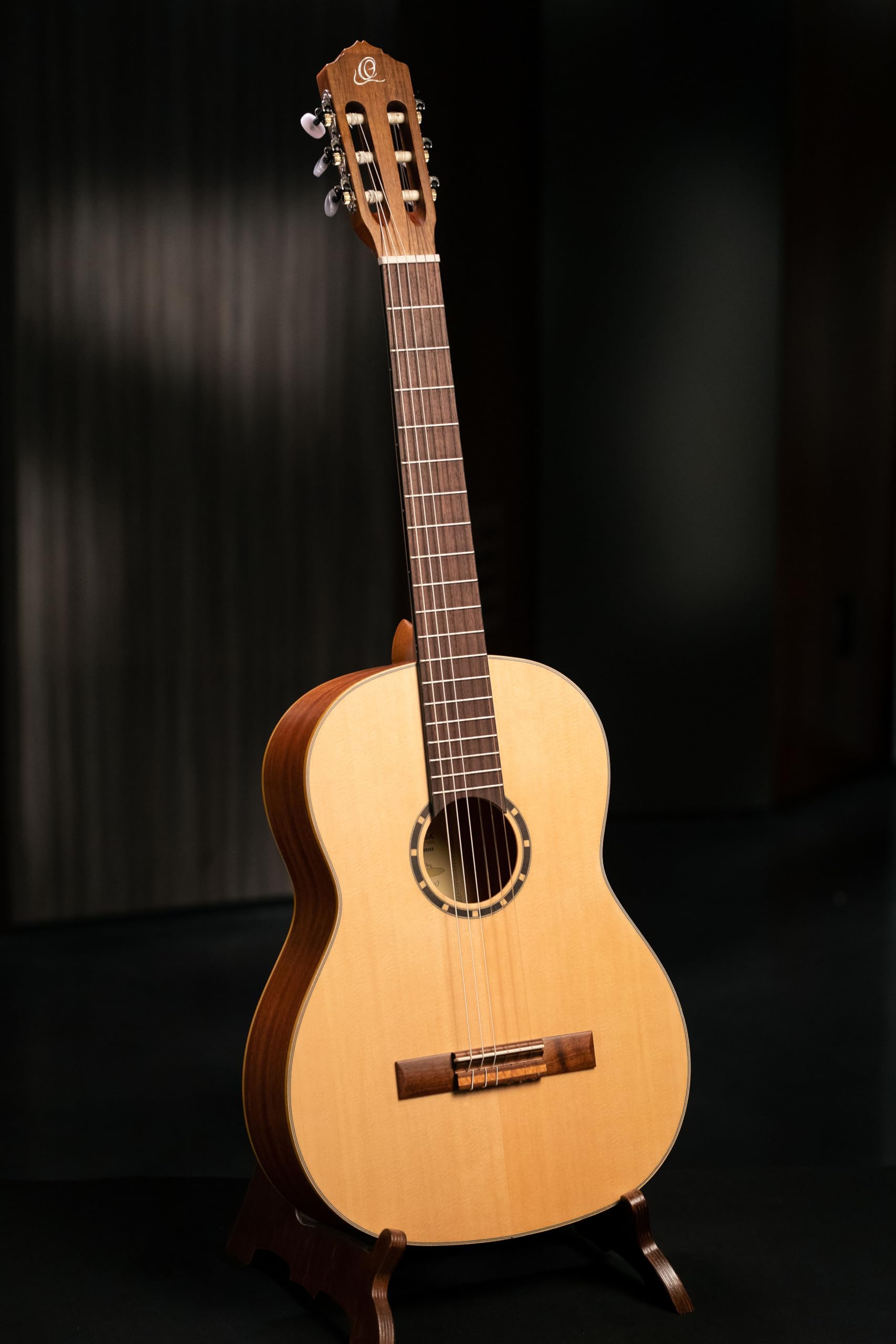 Ortega Guitars Chitarra Concerto Full Size - Serie Family - include Gig Bag - top in mogano/abete (R121)