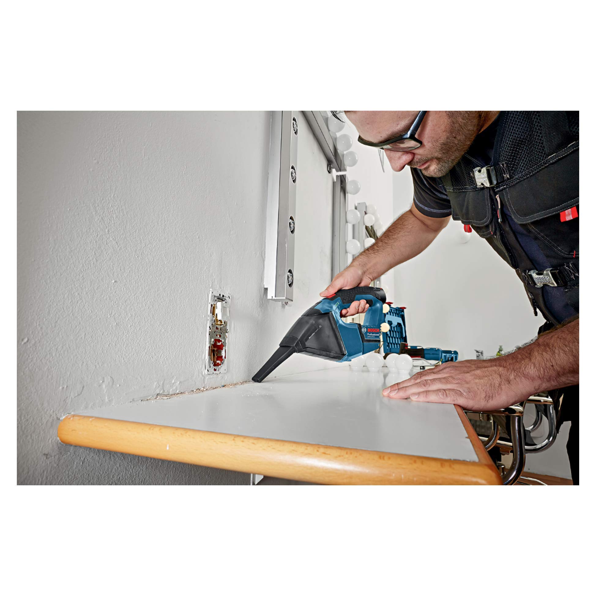 Bosch Professional System profesjonalny 12 V firmy : odkurzacz akumulatorowy GAS 12V (1 filtr płaski fałdowany, dysza do fug, bez akumulatorów i ładowarki, walizka L-BOXX 102)