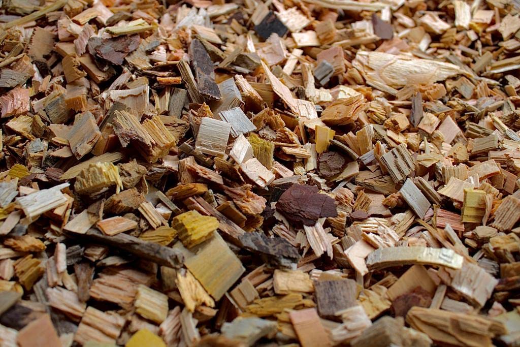 Hackschnitzel gesiebt Verwendbar als Einstreu, Deko, Mulch & Fallschutz für den Spielplatz (Kinder) | Holzhackschnitzel als Rindenmulch-Ersatz (500L)