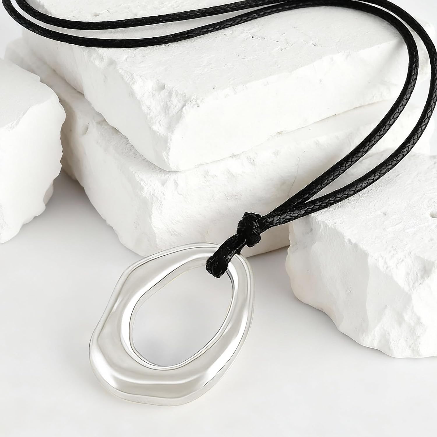 YANCHUN Colar Boho feminino com pingente de ouro grosso, cordão de couro, bijuteria, presentes de férias ocidentais, acessórios de moda em promoção! Veja a oferta e mais achadinhos de Bijuterias 7 Hoje é o melhor dia para comprar YANCHUN Colar Boho feminino com pingente de ouro grosso, cordão de couro, bijuteria, presentes de férias ocidentais, acessórios de moda com aquele preço maroto! Promoção! Aproveite a oferta! 7