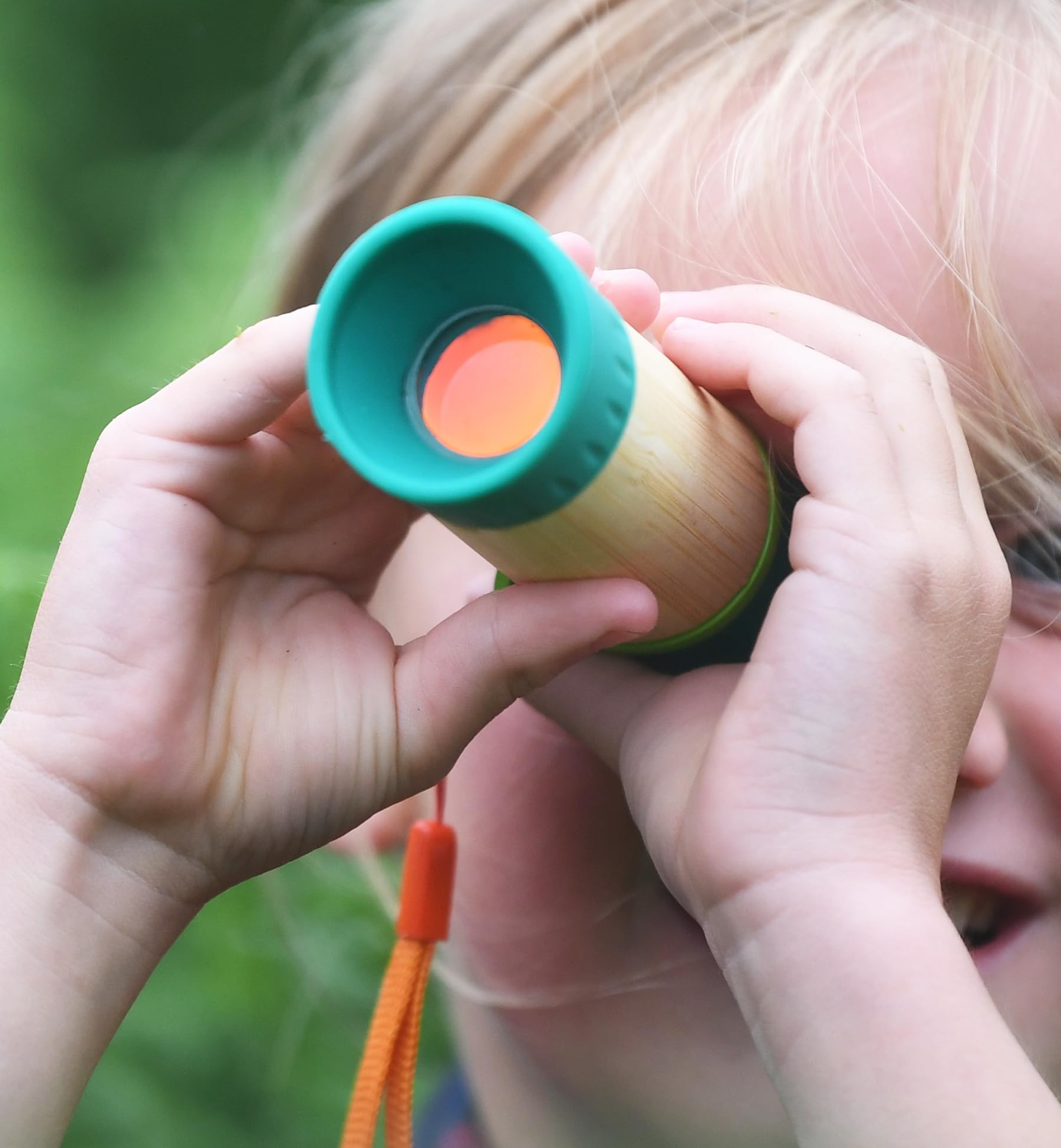 Hape Télescope Monoculaire Zoom 8X - Enfant de 5 Ans et Plus - Fabriqué en Bambou et Plastique Végétal - Télescope Enfant Portable et Réglable pour Explorer la Nature - Jouet de Plein Air Nature Fun