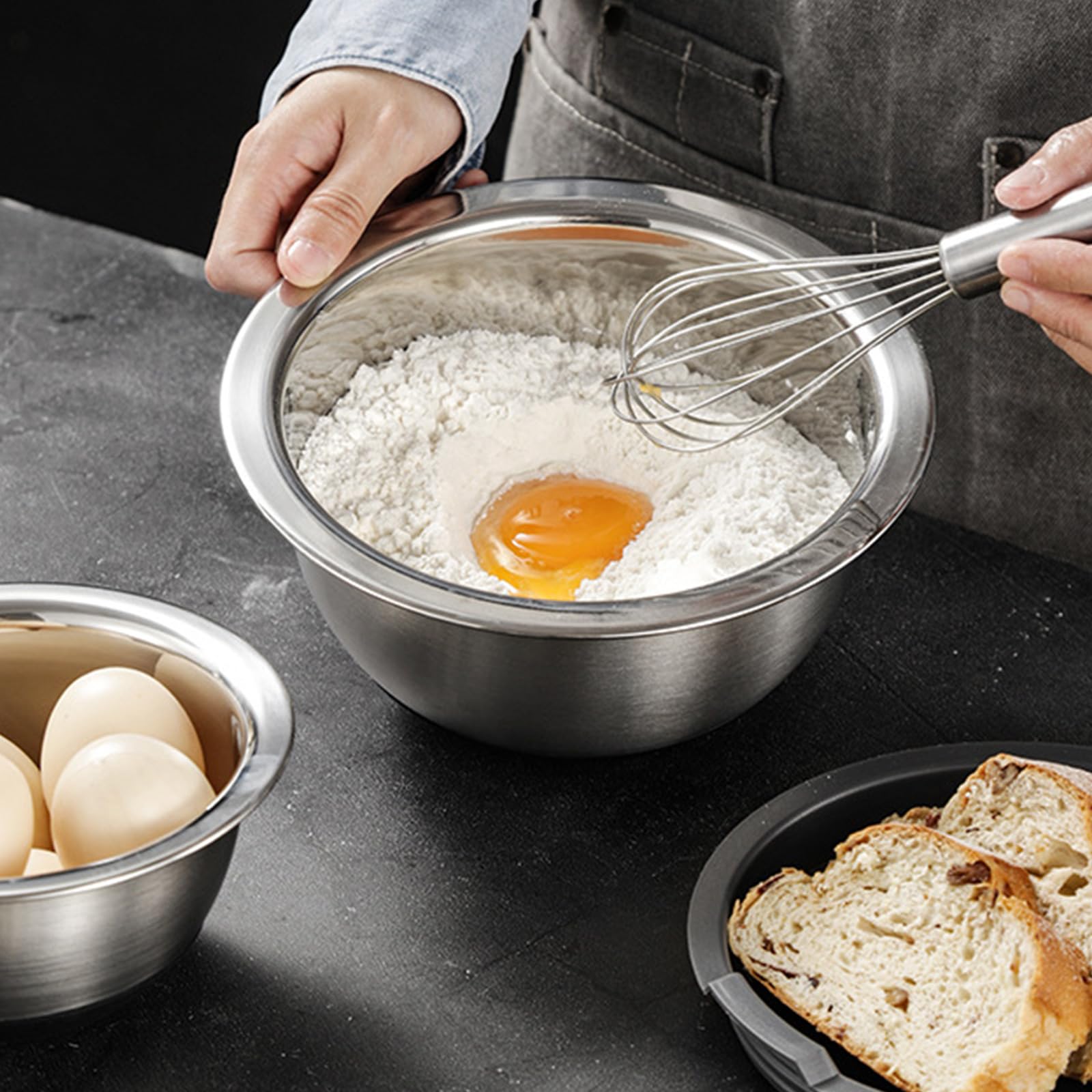 Hochwertige Rührschüssel aus rostfreiem Stahl mit rutschfestem Silikonboden, ideal zum Schlagen von Eiern und zum Mischen von Salaten