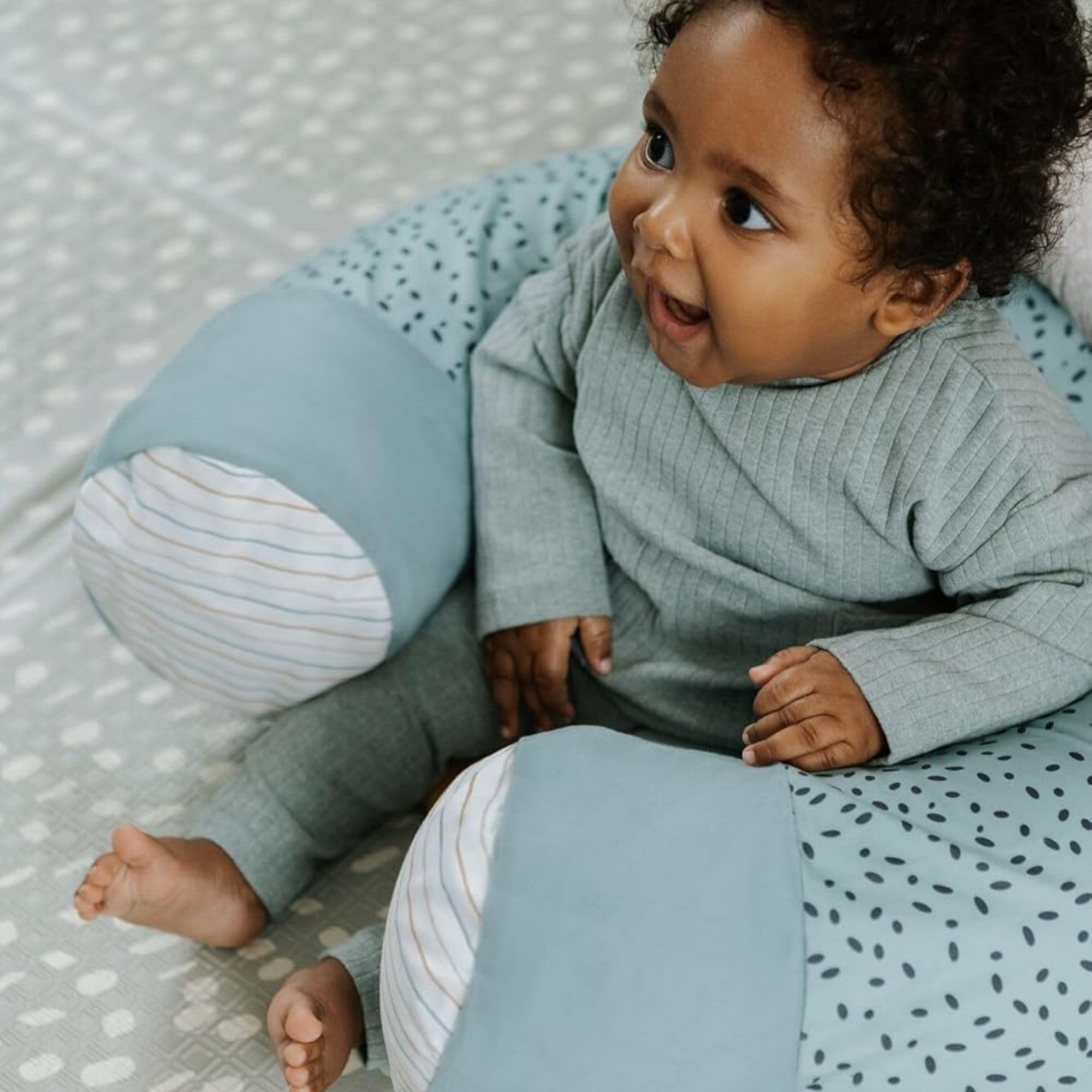 Nuby Sit-Me-Up – Siège pour bébé Animal Adventures | Siège de sol interactif et gonflable | Plateau amovible | Lavable en machine | 6+ mois
