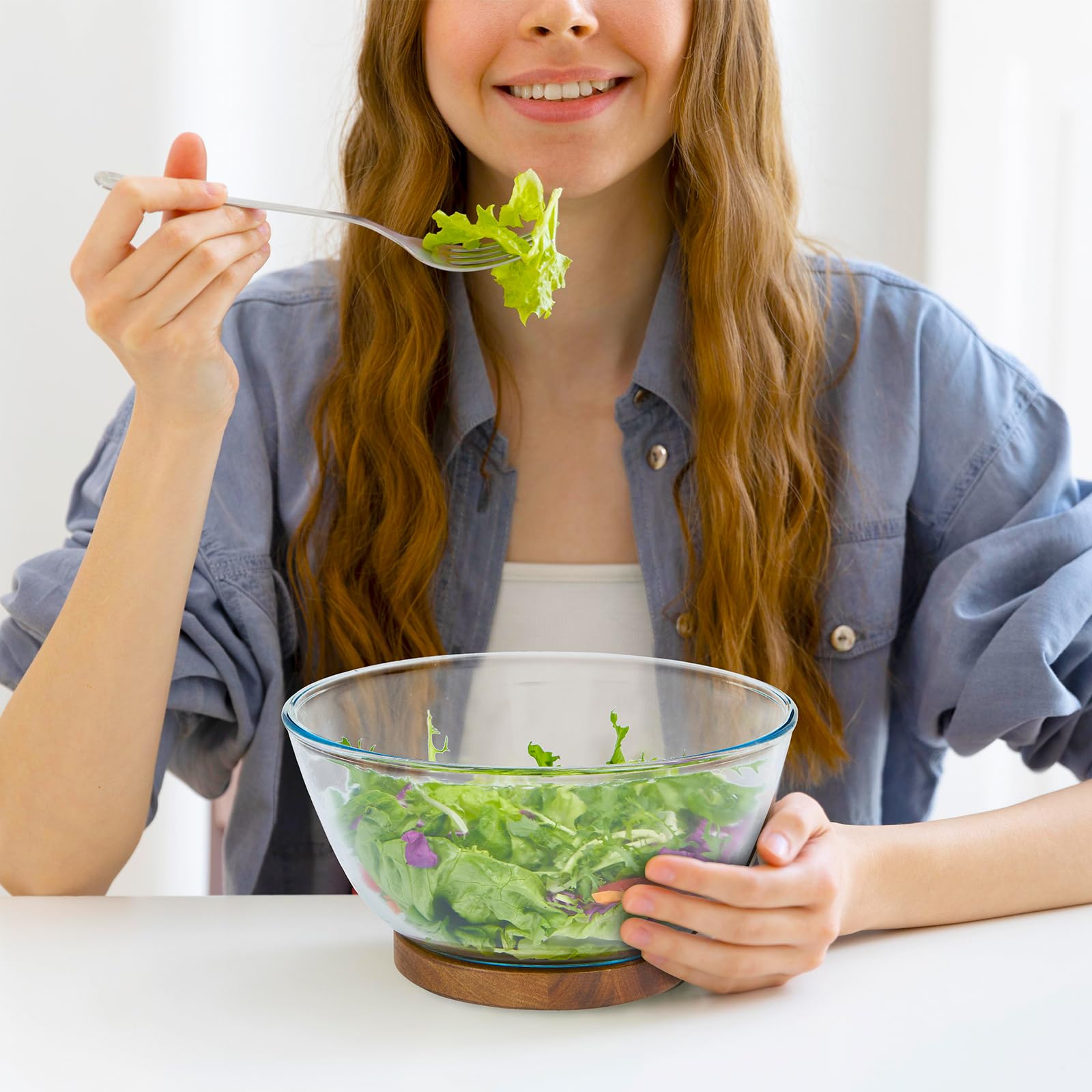 Ensaladera grande de cristal, juego de cuencos de ensalada de vidrio con base de madera de acacia y utensilios para servir ensaladas, juego de cuencos grandes para organizar fiestas y artículos