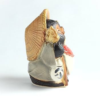 ◇信楽焼 狸さん 高さ約30㎝ ◇笠・嚢・藁草履を下げ